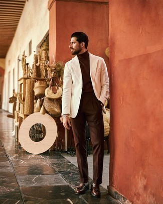Comment porter un pantalon de costume marron