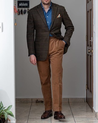 Comment porter un pantalon de costume marron