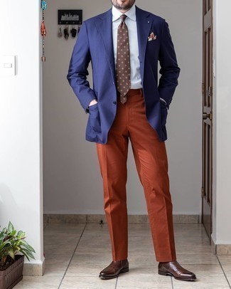 Comment porter un pantalon de costume marron