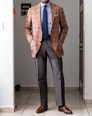Comment porter un pantalon de costume marron