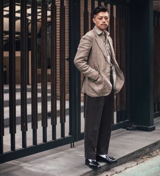 Comment porter un pantalon de costume marron
