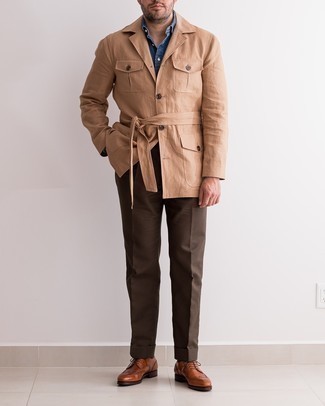 Comment porter un pantalon de costume marron