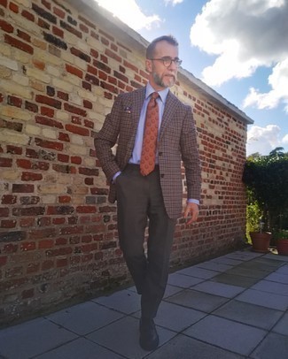 Comment porter un pantalon de costume marron