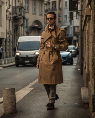 Comment porter un pantalon de costume marron en automne