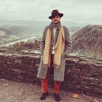 Comment porter un pantalon de costume marron en hiver