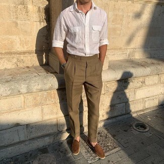 Comment porter un pantalon de costume marron