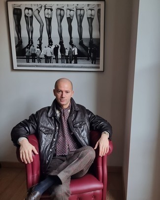 Une veste-chemise à porter avec un pantalon de costume marron en automne
