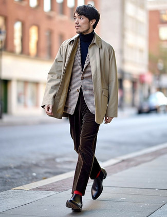 Une veste-chemise à porter avec un pantalon de costume marron en automne