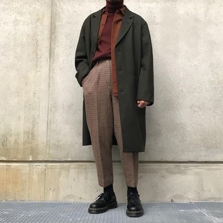 Une veste-chemise à porter avec un pantalon de costume marron en automne