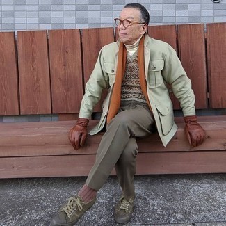 Une veste-chemise à porter avec un pantalon de costume marron en automne