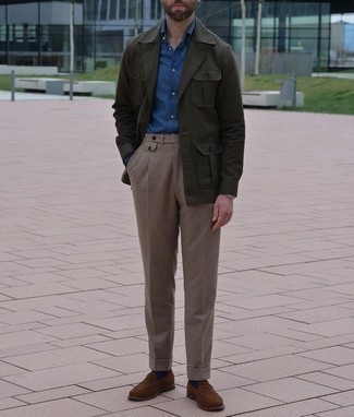 Une veste-chemise à porter avec un pantalon de costume marron en automne
