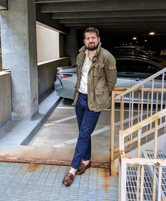 Comment porter une veste style militaire marron