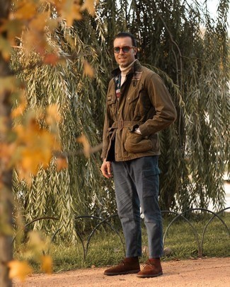 Comment porter une veste style militaire marron pour un style decontractés