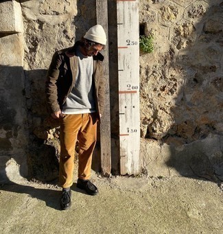 Comment porter une veste style militaire marron pour un style decontractés