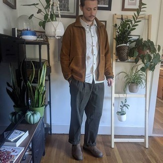Comment porter un pull à fermeture éclair en polaire marron