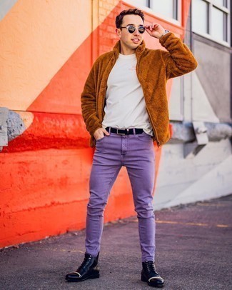 Comment porter un pull à fermeture éclair en polaire marron au printemps