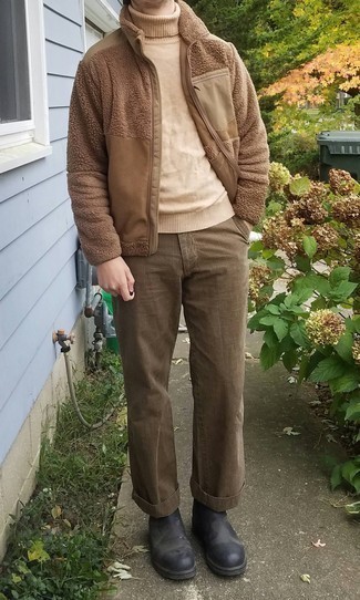Comment porter un pull à fermeture éclair en polaire marron