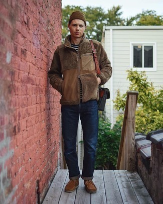 Comment porter un pull à fermeture éclair en polaire marron