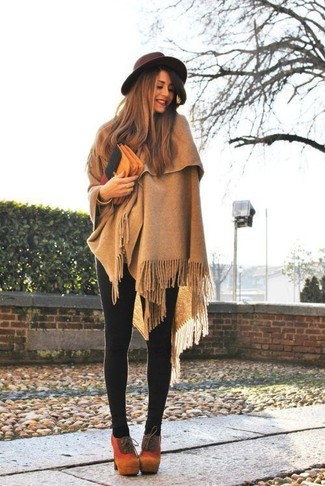 Comment porter un chapeau marron pour un style chic decontractés