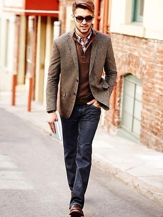 Comment porter un pull à col boutonné marron