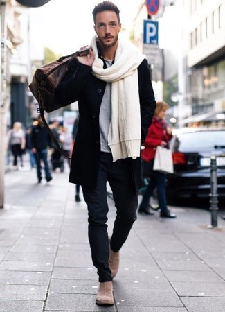 Comment porter un fourre-tout marron