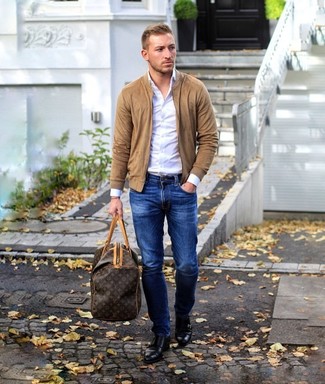 Comment porter un fourre-tout marron