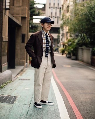Comment porter une veste marron pour un style chic decontractés à l'adolescence