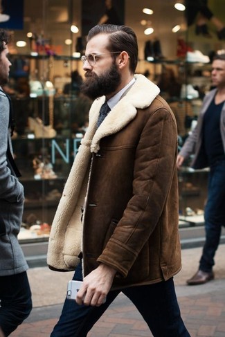Comment porter une veste marron pour un style elégantes quand il fait frais