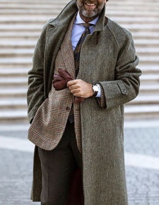 Comment porter une veste marron pour un style elégantes quand il fait frais
