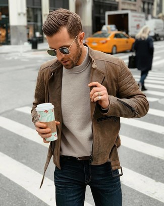 Comment porter une veste marron pour un style decontractés quand il fait frais