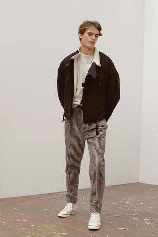 Comment porter une veste marron pour un style decontractés quand il fait frais