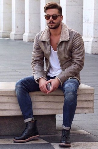 Comment porter une veste marron pour un style decontractés quand il fait frais à 20 ans