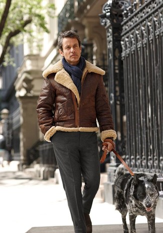 Comment porter une veste marron pour un style elégantes quand il fait frais