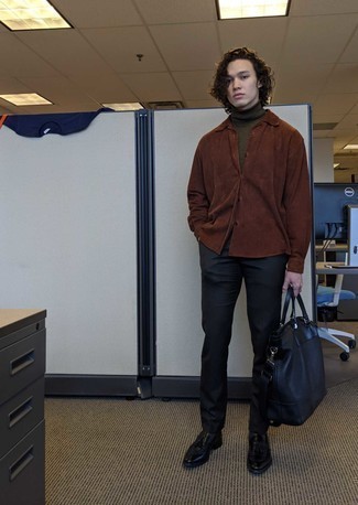 Comment porter une veste marron pour un style chic decontractés à l'adolescence