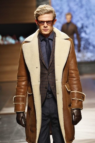 Comment porter une veste marron pour un style elégantes quand il fait frais