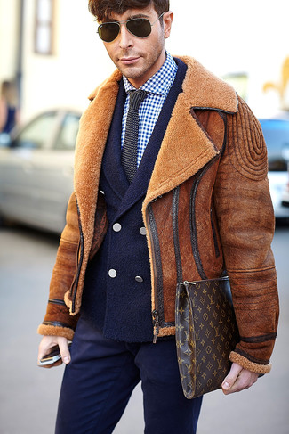 Comment porter une veste marron pour un style elégantes quand il fait frais