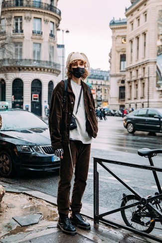 Comment porter une veste marron pour un style chic decontractés à l'adolescence