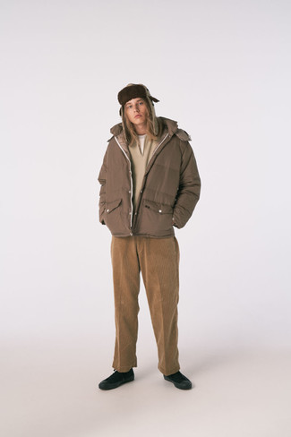 Comment porter une veste marron pour un style chic decontractés à l'adolescence