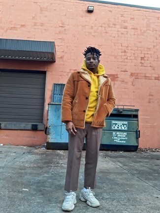 Comment porter une veste marron pour un style decontractés quand il fait frais