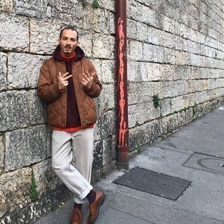 Comment porter une veste marron pour un style decontractés quand il fait frais