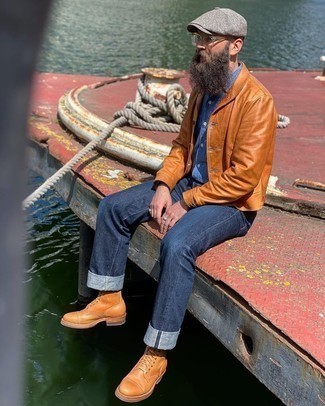 Comment porter un blouson aviateur en cuir marron avec des bottes de loisirs en cuir marron pour un style chic decontractés