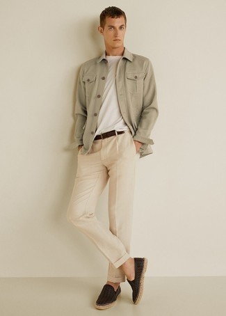 Comment porter des espadrilles en cuir marron quand il fait chaud