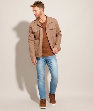 Comment porter des baskets montantes en cuir marron