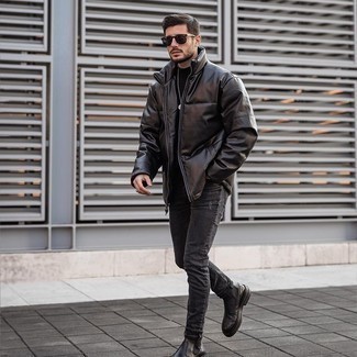 Comment porter une veste en cuir marron quand il fait froid