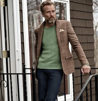 Comment porter une veste écossaise marron quand il fait chaud
