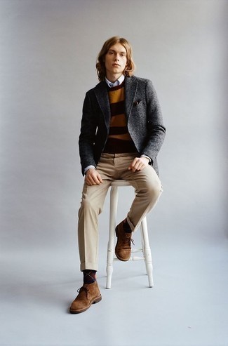 Comment porter une pochette de costume marron à l'adolescence