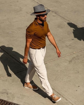 Comment porter un polo marron