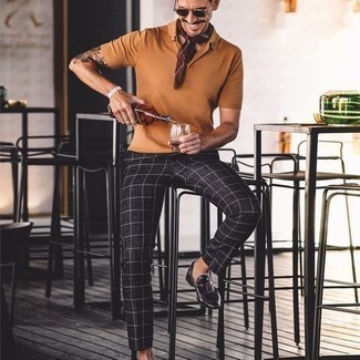 Comment porter un polo marron