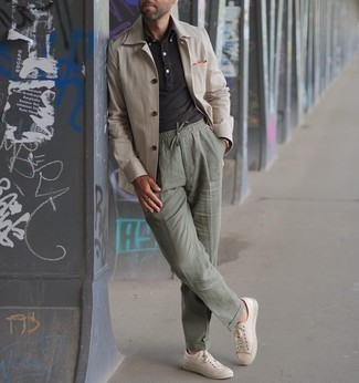 Comment porter un polo marron