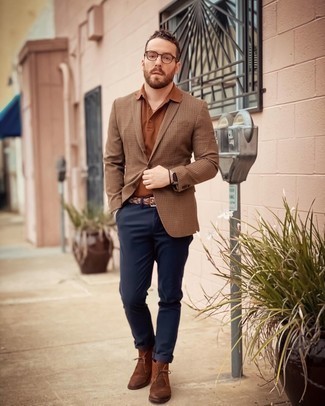 Comment porter un polo marron pour homme